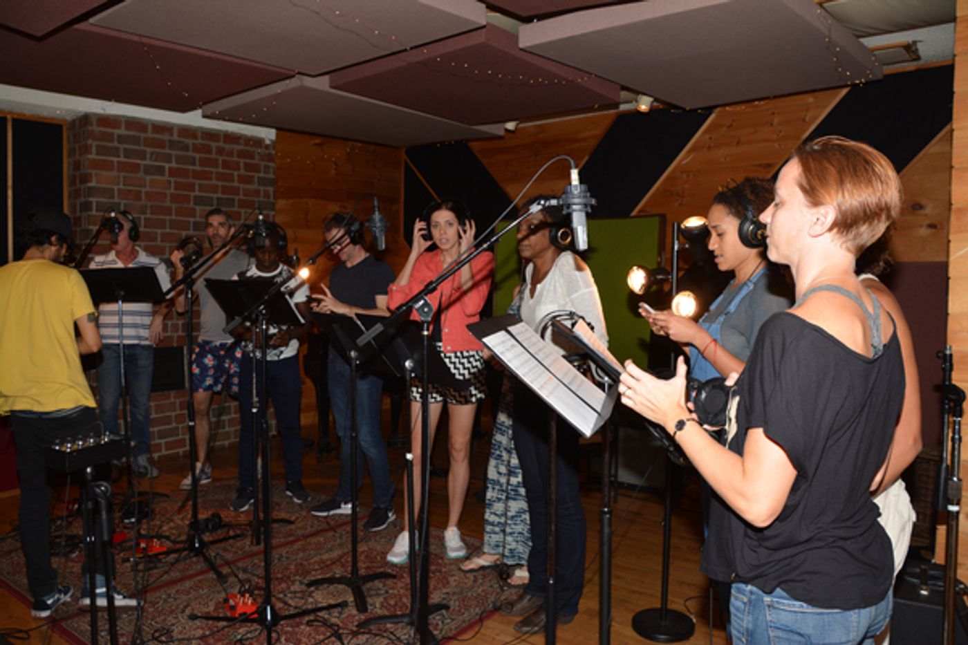 Exclusive Photo Coverage: CHICAGO Cast Slinks Into the Holiday Season with Carols For A Cure!  Image