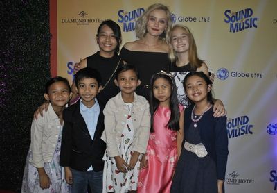 Carmen Pretorius with the von Trapp kids Photo