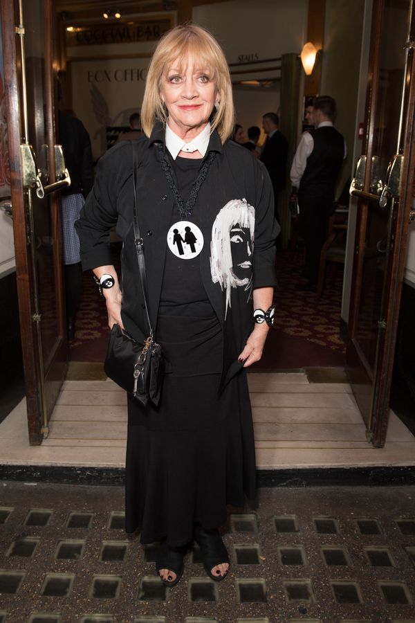 Amanda Barrie Photo