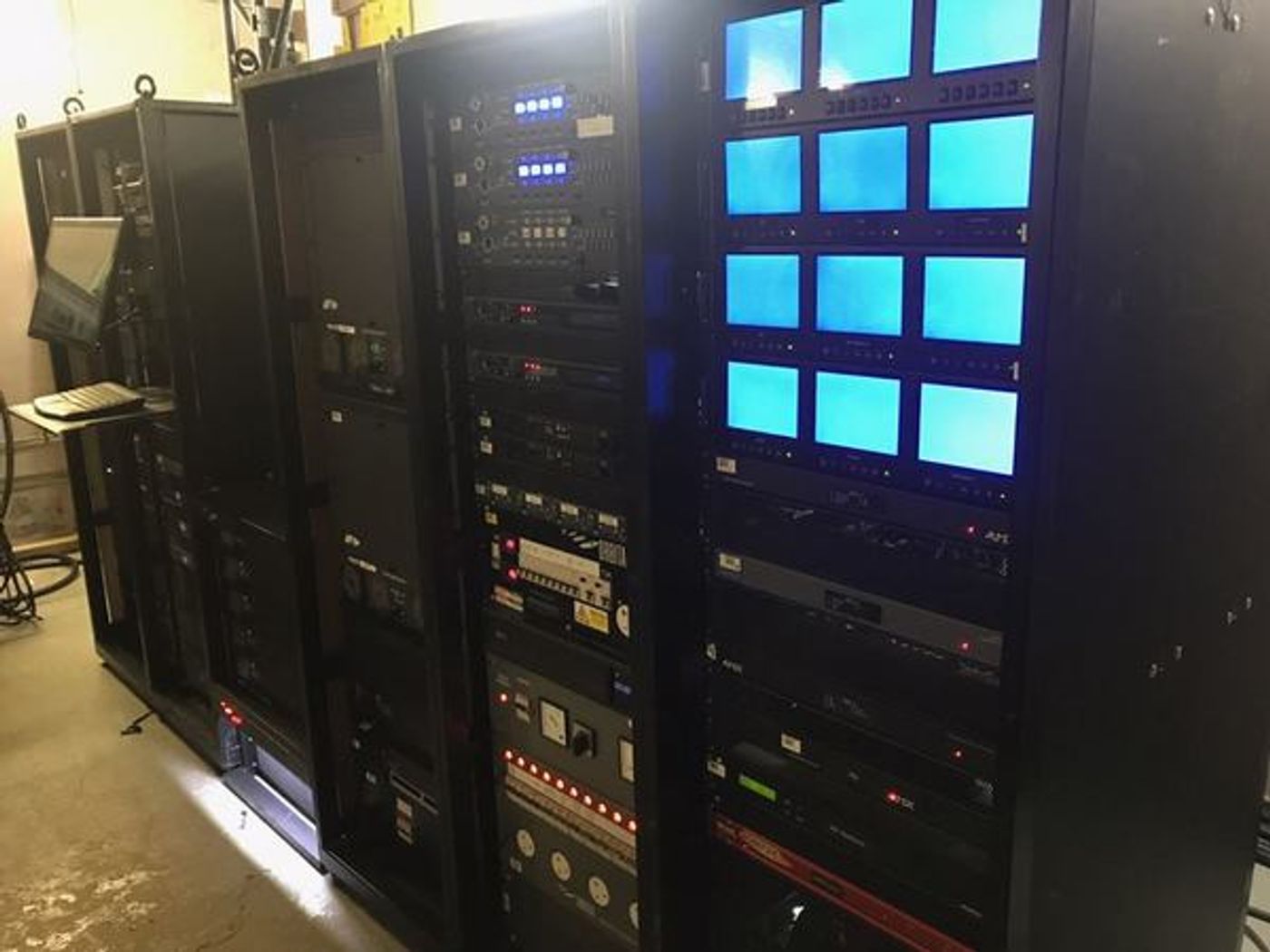 Photo Flash: BAT OUT OF HELL Loads into the Ed Mirvish Theatre Photo Flash: BAT OUT OF HELL Loads into the Ed Mirvish Theatre Image