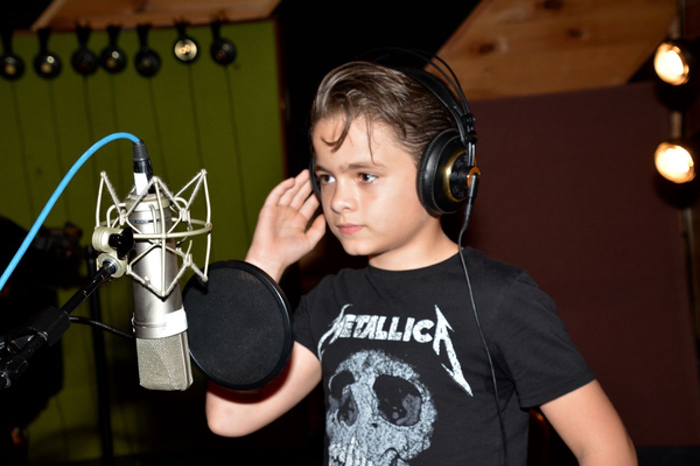 Exclusive Photo Coverage: A BRONX TALE Rings in the Holiday Season with Carols For A Cure!  Image