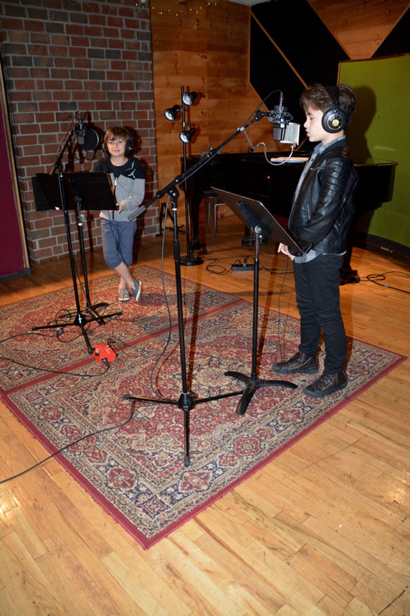 Exclusive Photo Coverage: A BRONX TALE Rings in the Holiday Season with Carols For A Cure!  Image