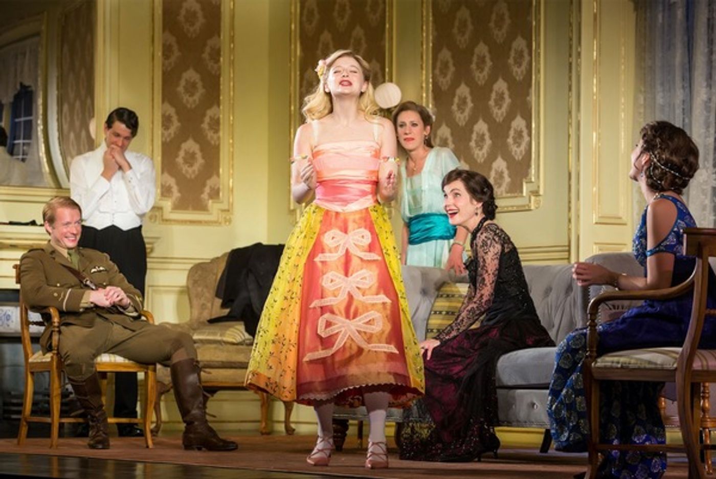 Photo Flash: First Look at Elizabeth McGovern & Company in TIME AND THE CONWAYS  Image