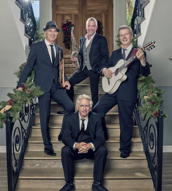 Rick Braun, Dave Koz, Peter White, David Benoit (seated) Photo