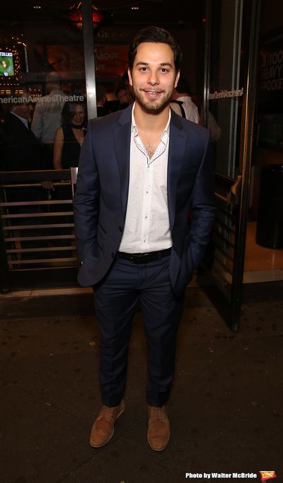 Skylar Astin Photo