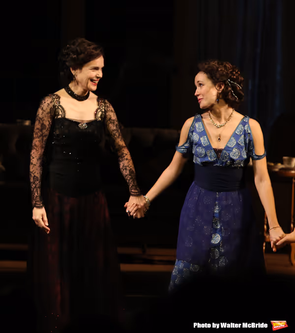 Elizabeth McGovern and Anna Camp  Photo