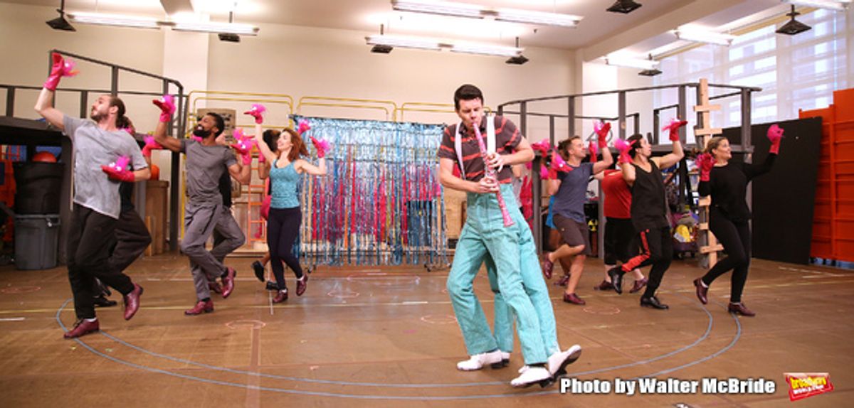 Gavin Lee and cast  at 