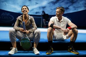 Zoe Winters and Wilson Bethel @ BroadwayWorld Zoe Winters and Wilson Bethel Photo