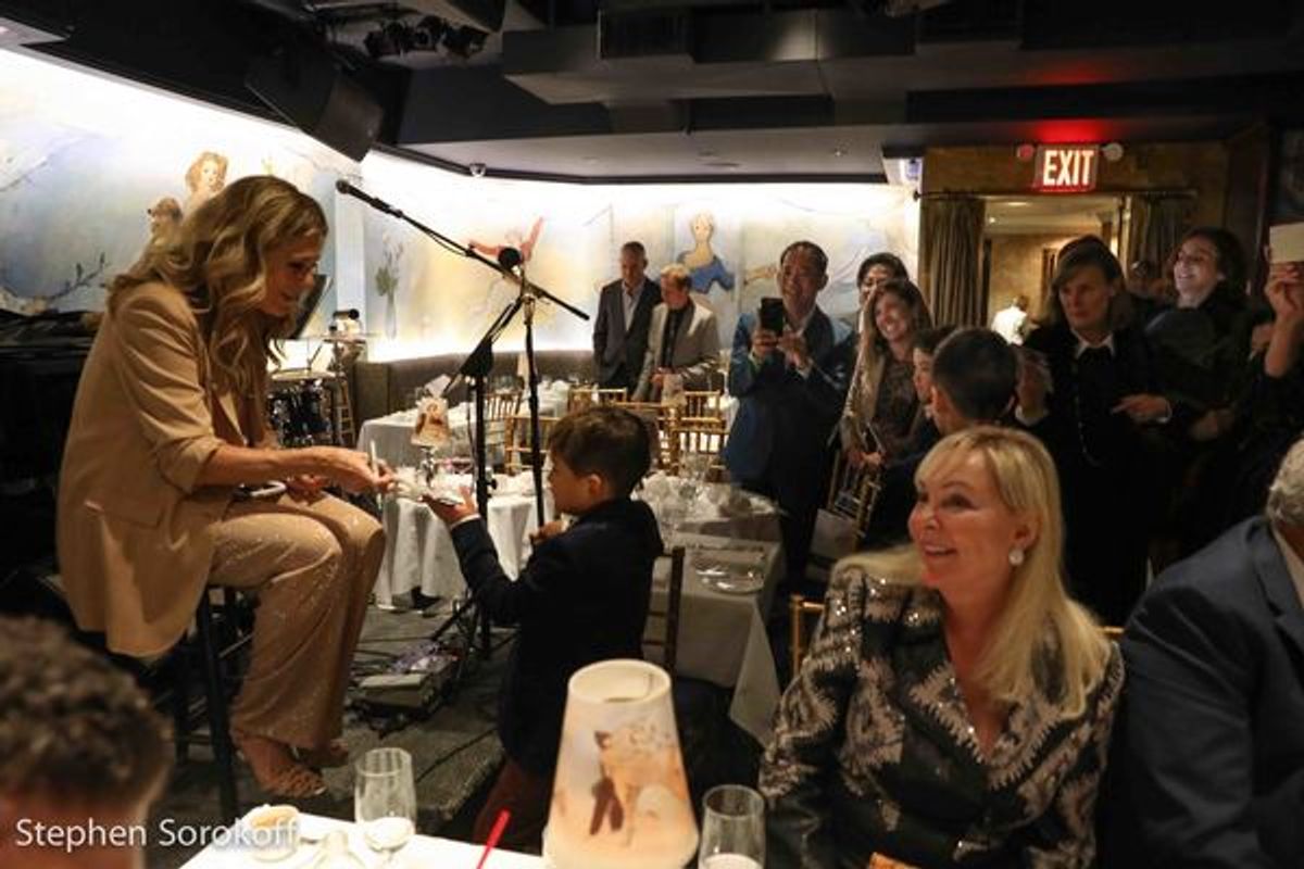 Rita Wilson & Fans at 