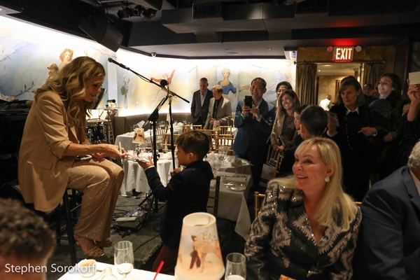 Rita Wilson & Fans Photo