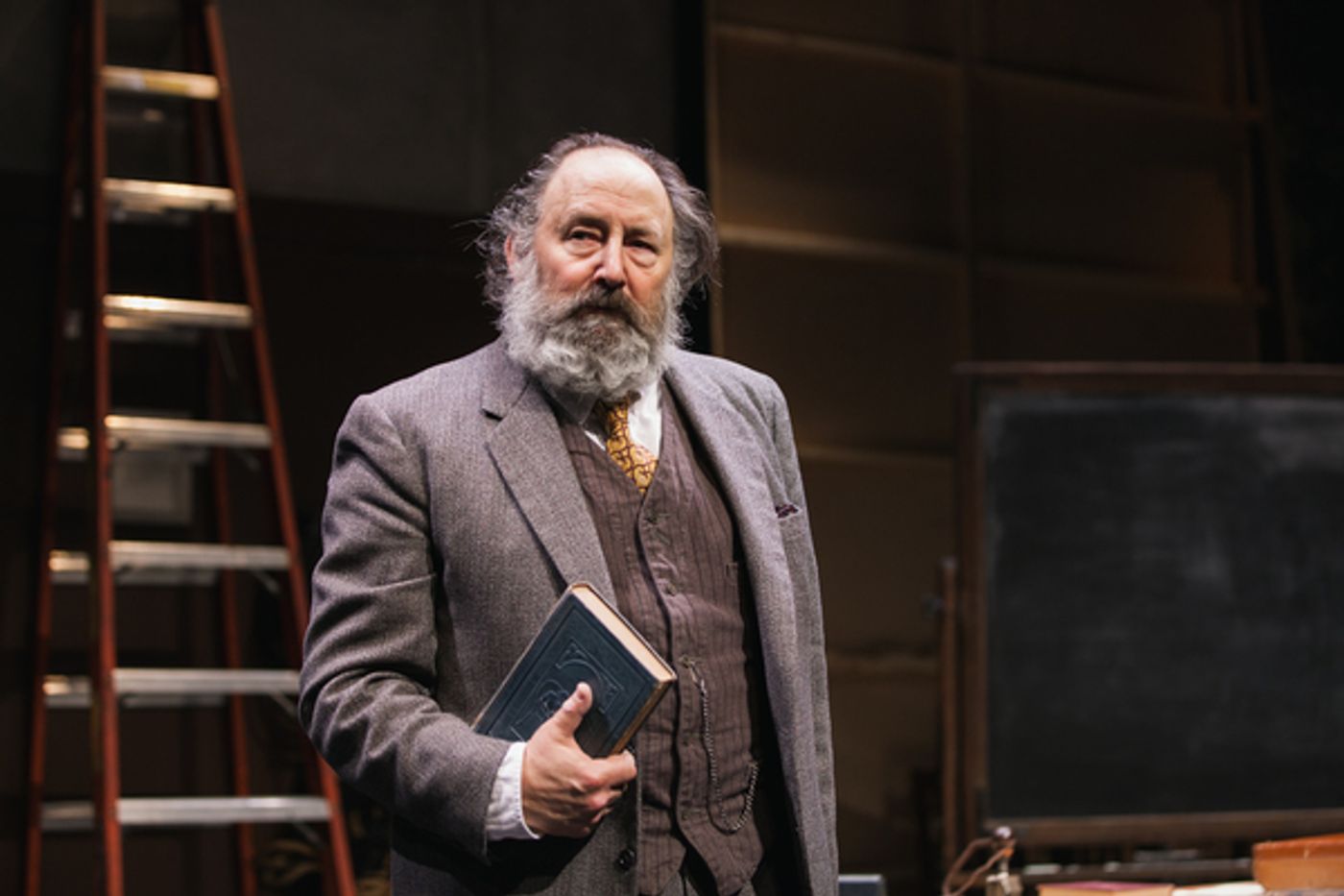 Photo Flash: First Look at Arye Gross in UNDERNEATH THE LINTEL at the Geffen  Image