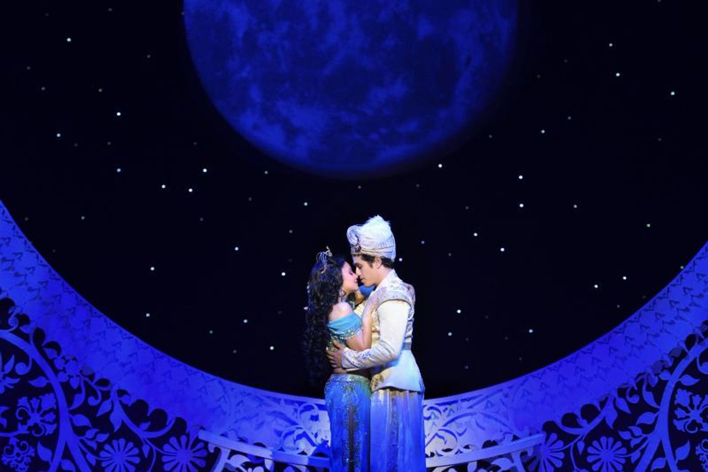 Review: Disney's ALADDIN at the Paramount Grows Up and Rediscovers its Magic Image