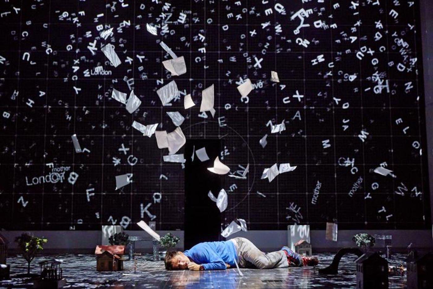 Review: Mirvish's THE CURIOUS INCIDENT OF THE DOG IN THE NIGHT-TIME is a Surreal Visual Feast  Image