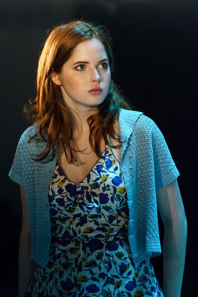 Ellie Bamber  Photo