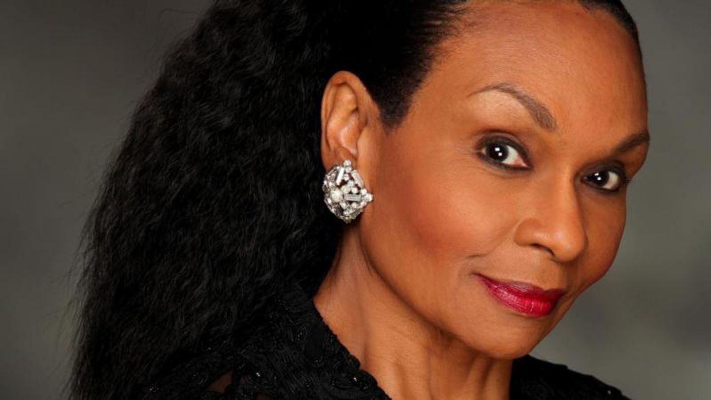 Review: The 28th New York Cabaret Convention Kicks Off Its Opening Night With A Bang It Is Unable To Sustain  Image