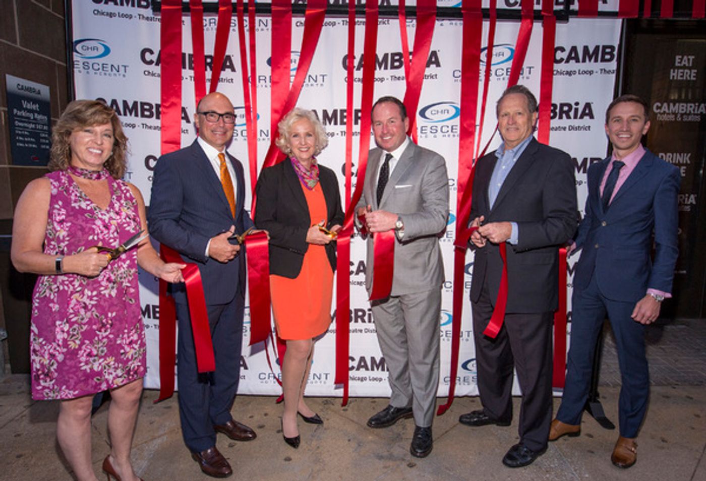 Photos: Les Misérables Cast Performs at Cambria Chicago Loop – Theatre District Grand Opening  Image