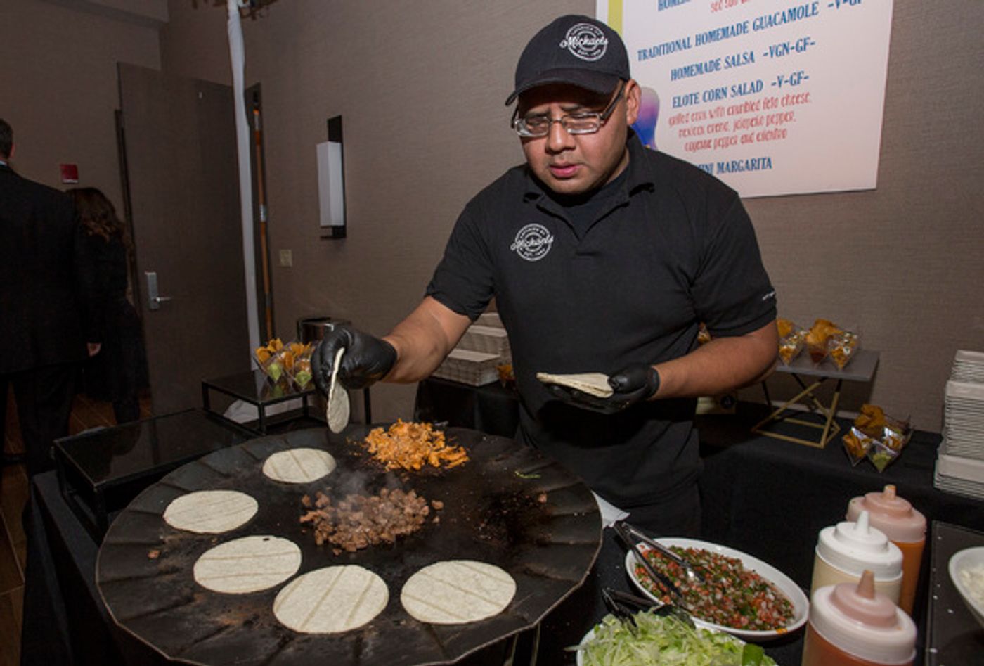 Photos: Les Misérables Cast Performs at Cambria Chicago Loop – Theatre District Grand Opening  Image