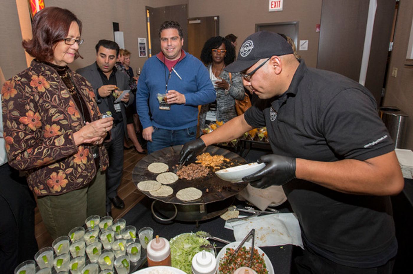 Photos: Les Misérables Cast Performs at Cambria Chicago Loop – Theatre District Grand Opening  Image