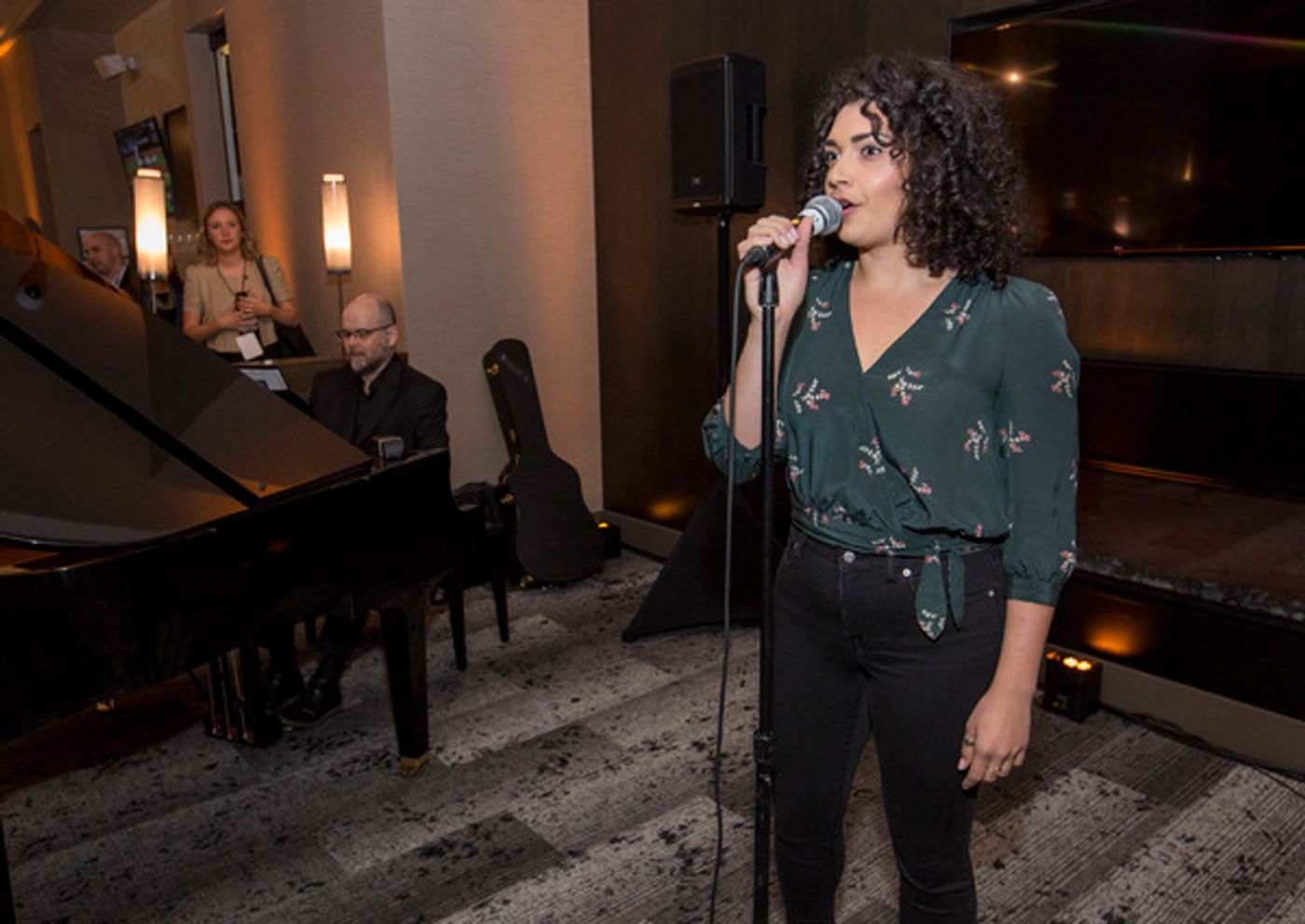Photos: Les Misérables Cast Performs at Cambria Chicago Loop – Theatre District Grand Opening  Image