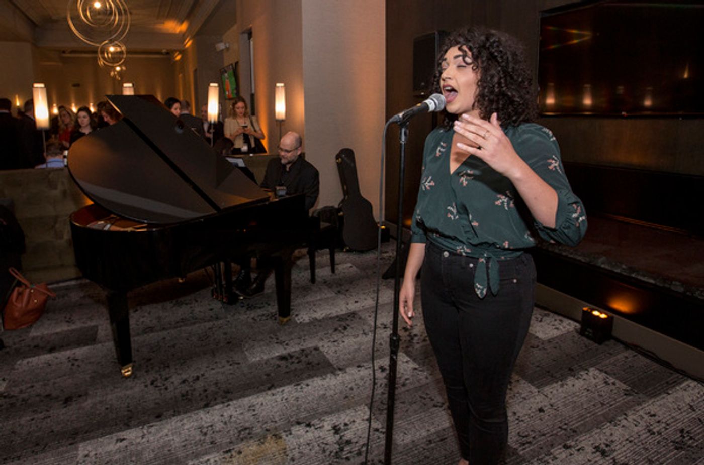 Photos: Les Misérables Cast Performs at Cambria Chicago Loop – Theatre District Grand Opening  Image