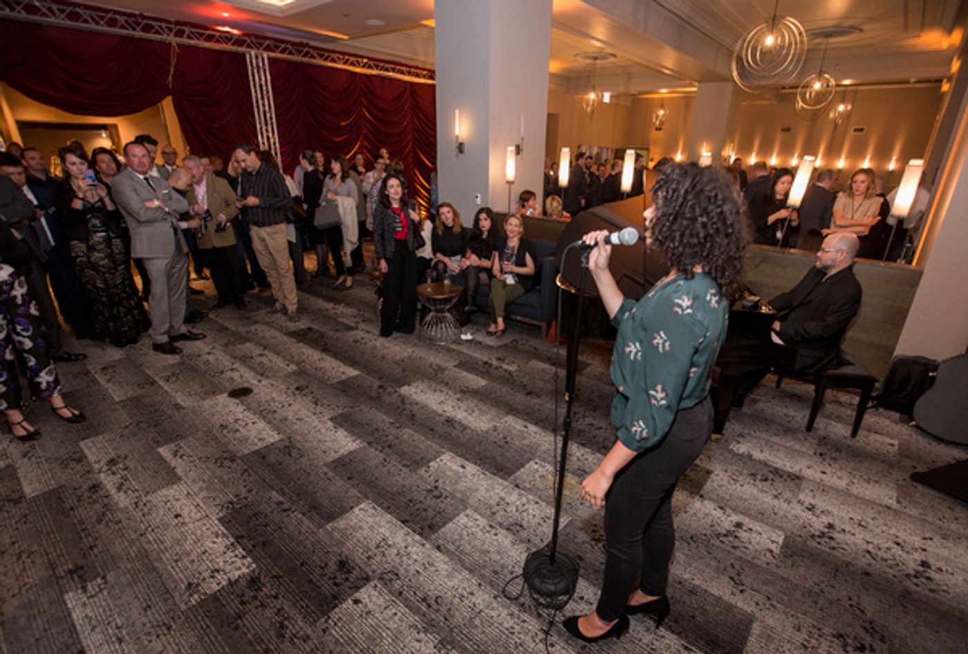 Photos: Les Misérables Cast Performs at Cambria Chicago Loop – Theatre District Grand Opening  Image