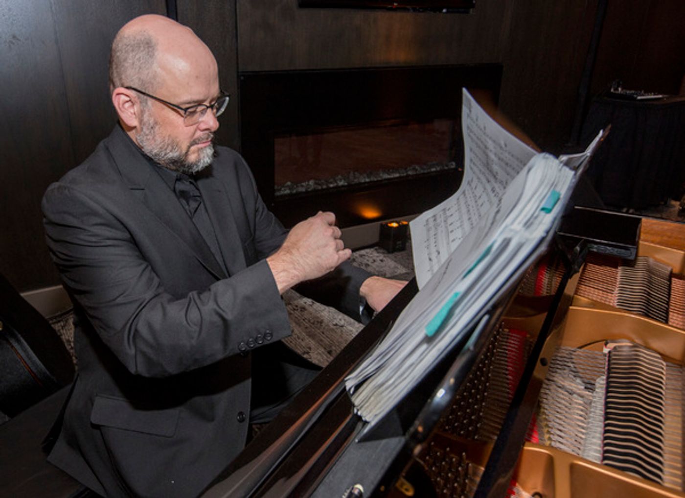 Photos: Les Misérables Cast Performs at Cambria Chicago Loop – Theatre District Grand Opening  Image