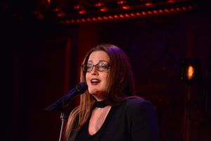 Jennifer Simard Photo