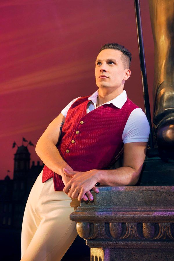 Aaron Sidwell Photo