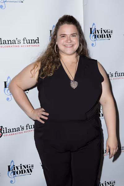 Bonnie Milligan Photo