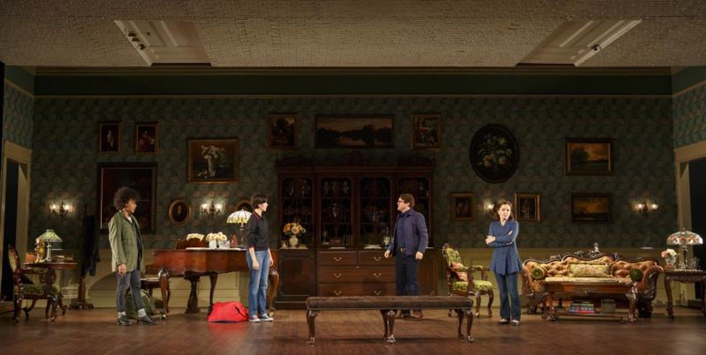 Review: FUN HOME Tour Is Sharply Drawn  Image