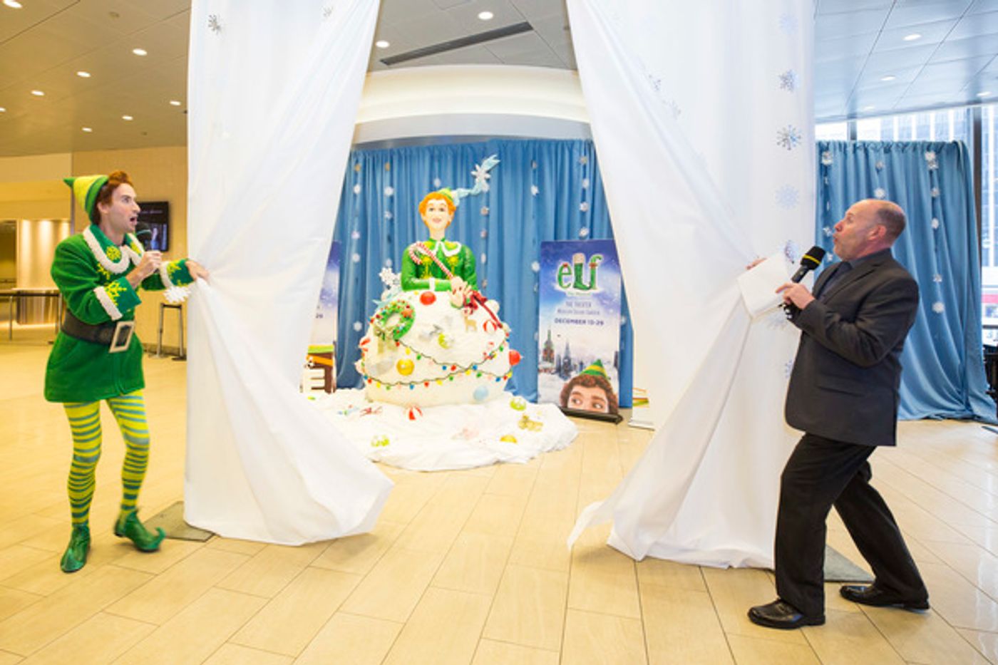 Photo Flash: ELF THE MUSICAL's 'Buddy' Unveils Biggest Rice Krispies Treat in NYC at Madison Square Garden  Image