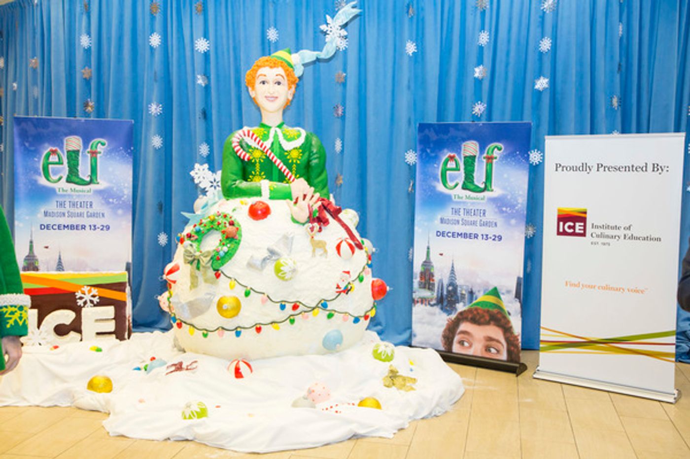 Photo Flash: ELF THE MUSICAL's 'Buddy' Unveils Biggest Rice Krispies Treat in NYC at Madison Square Garden  Image
