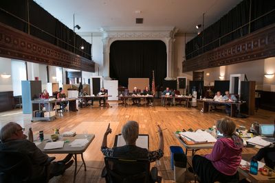 The company in rehearsal for THE MINUTES at Steppenwolf Theatre Company Photo