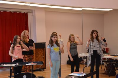 Bella Retter, Ann Cooley, Alya Thackeray, Amelia Firestone and Julia Lipsztein Photo