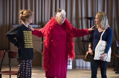  Genevieve Angelson, Lois Smith and Amy Hargreaves  Photo