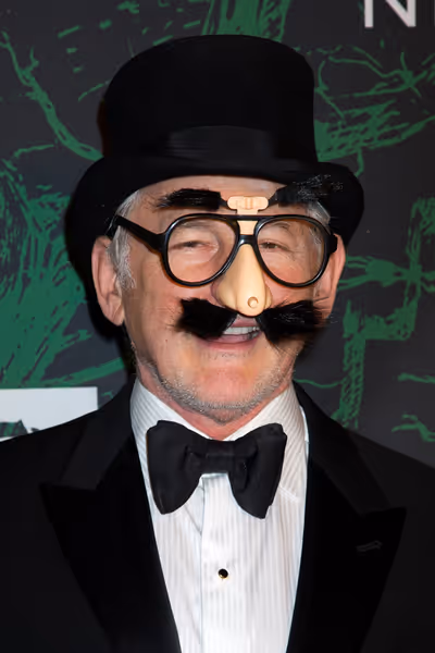 Victor Garber Photo