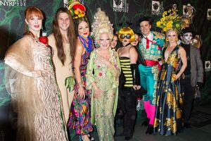 Bette Midler and the cast of HELLO DOLLY @ BroadwayWorld Bette Midler and the cast of HELLO DOLLY Photo