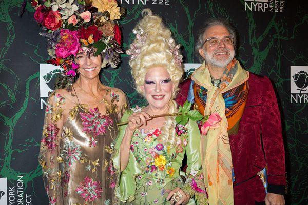 Nicolette Donen, Bette Midler, Clifford Ross Photo