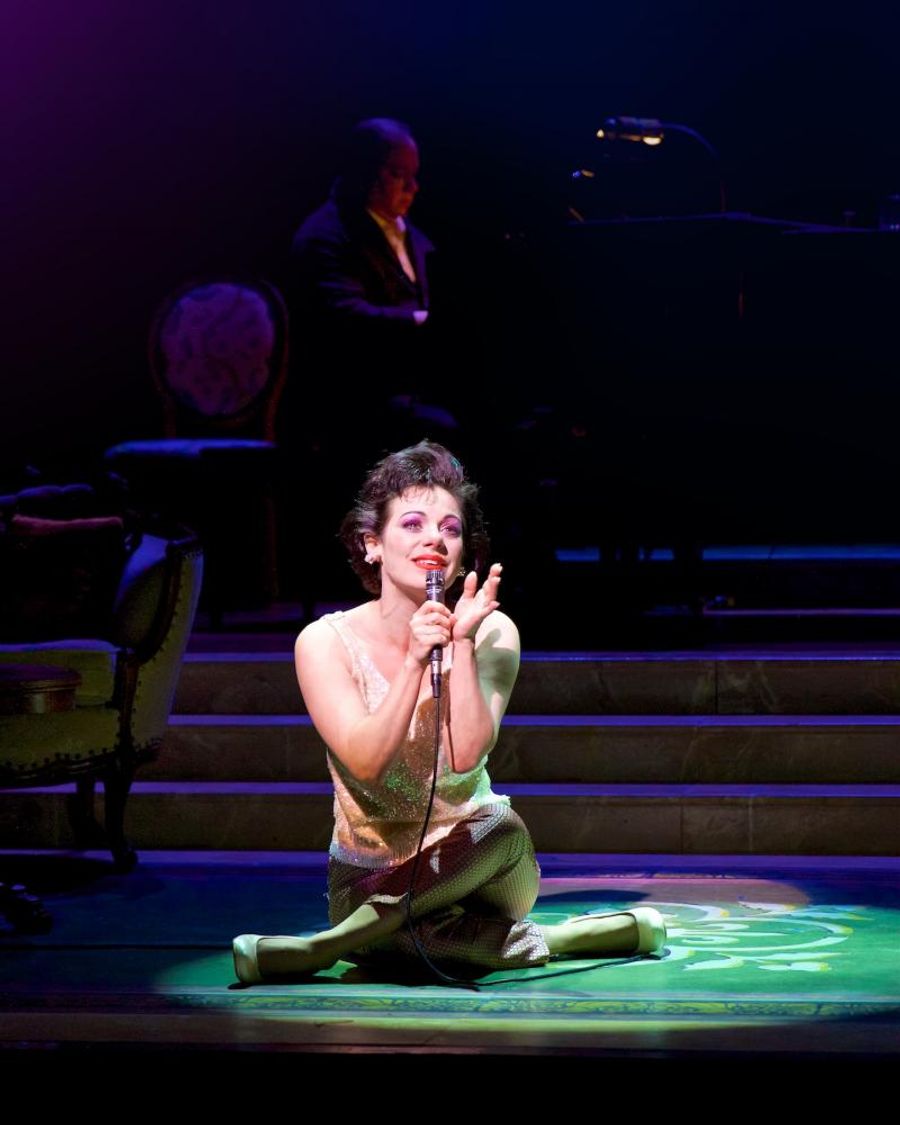 Review: Powerful Lead Performance Elevates END OF THE RAINBOW at La Mirada Theatre Image