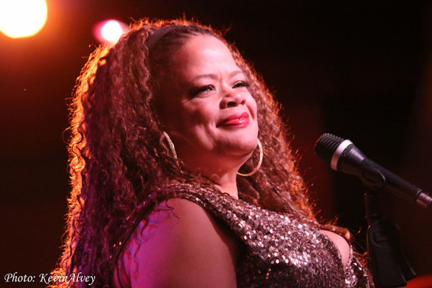 Photo Flash: Natalie Douglas Sings Dame Shirley Bassey at Birdland  Image