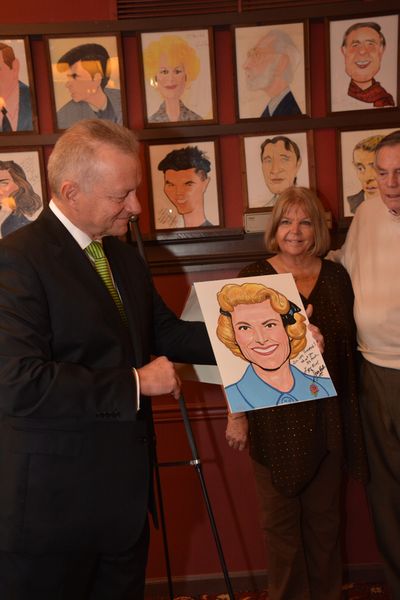 Max Klimavicius unveils the caricature of Rose Marie Photo