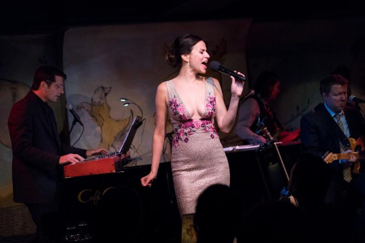 Review: Mandy Gonzalez Is Phenomenal and FEARLESS in Her Cafe Carlyle Debut  Image