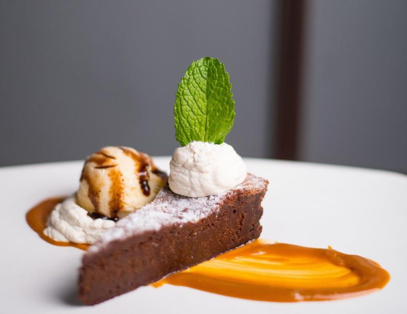 BWW Preview: Murray Hill Favorite Hendriks Opens THE ATRIUM  Image