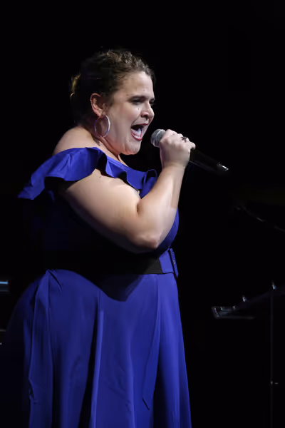 Bonnie Milligan Photo