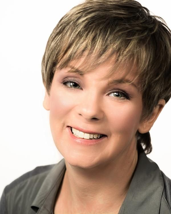 Lisa Hopkins Photo
