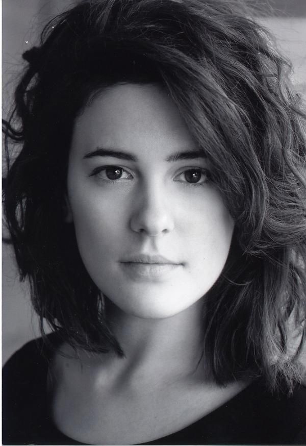 Phoebe Fox Photo