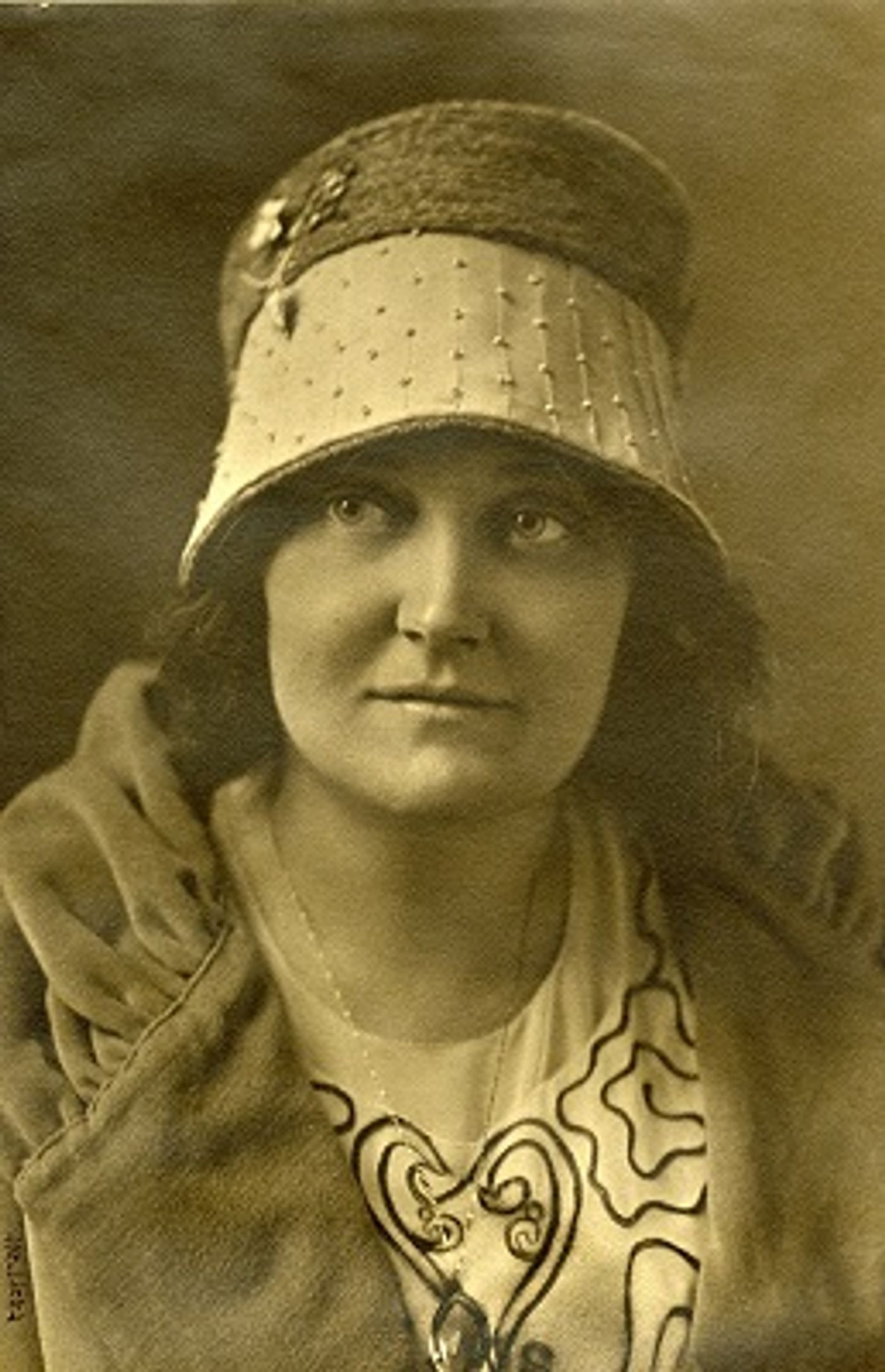 Theatre in Historic Places: FEFU AND HER FRIENDS in Aline Barnsdall's Hollyhock House  Image