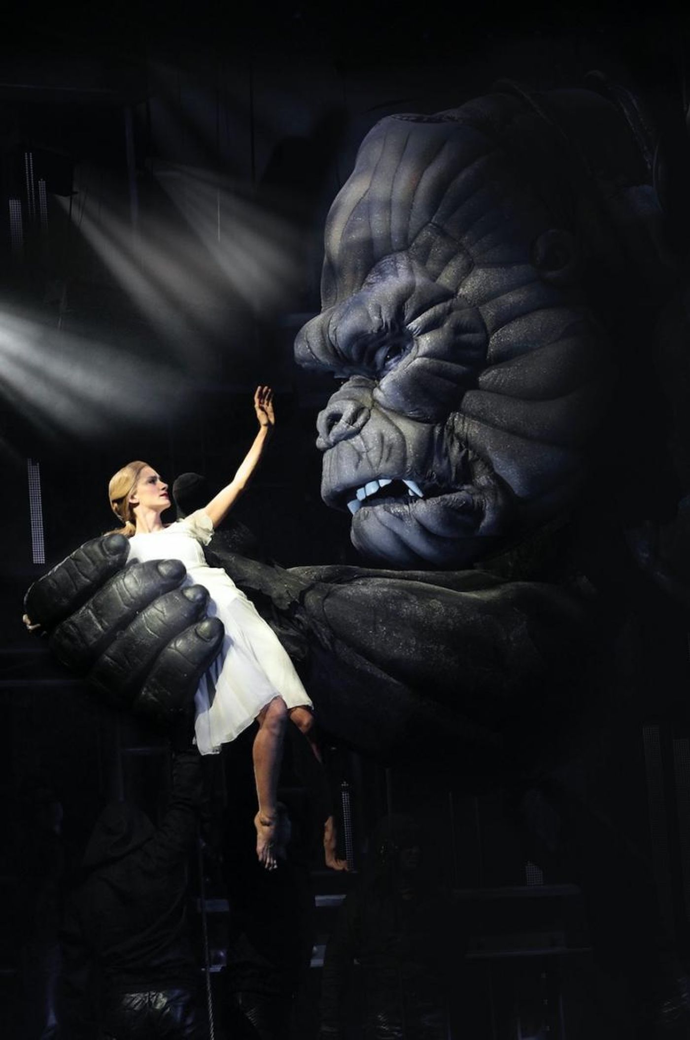 Video Flashback: Public Meets Puppet! KING KONG Greets the Press  Image