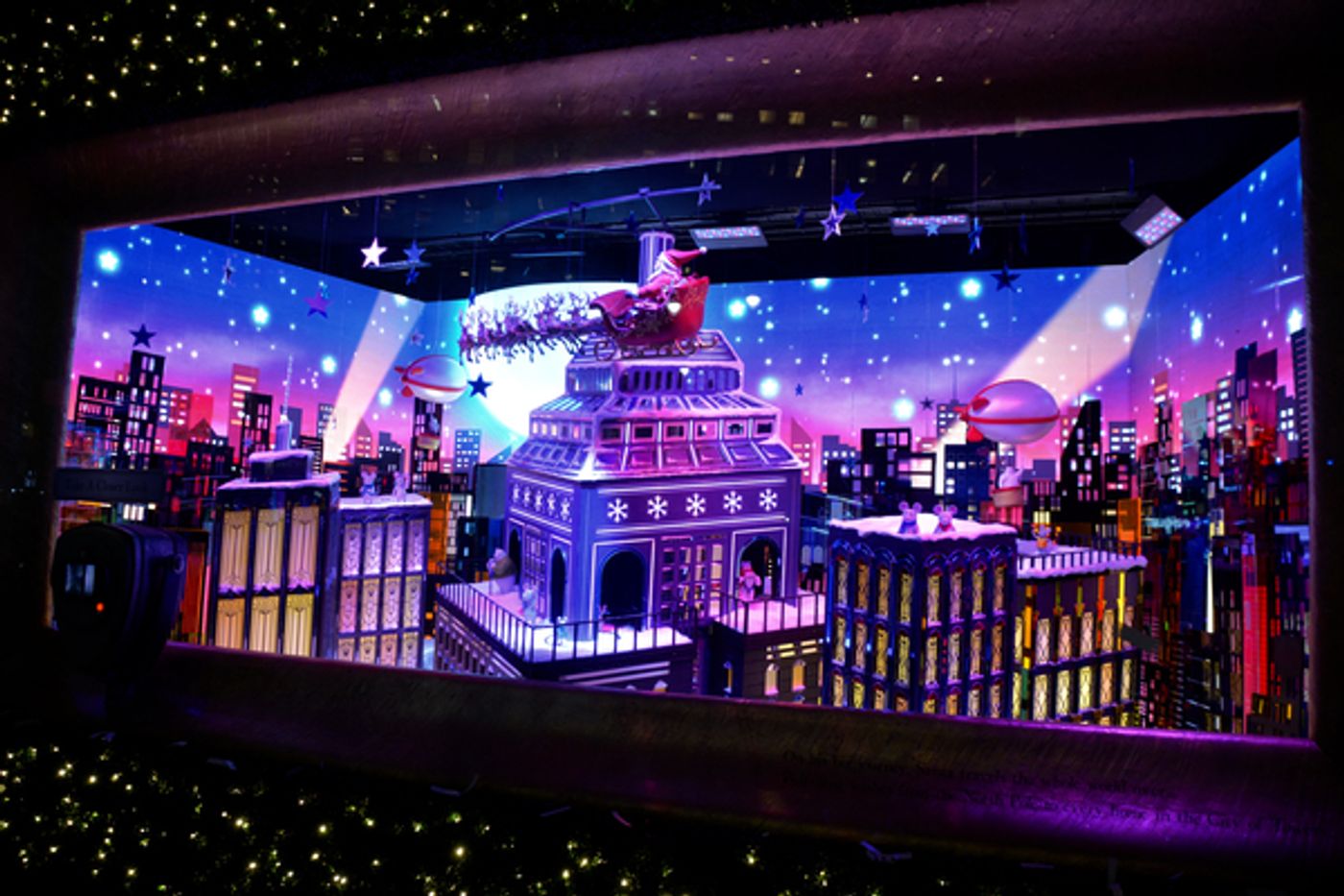 Photo Coverage: The Holidays Are Here! Macy's Unveils Iconic 2017 Windows Displays Photo Coverage: The Holidays Are Here! Macy's Unveils Iconic 2017 Windows Displays Image