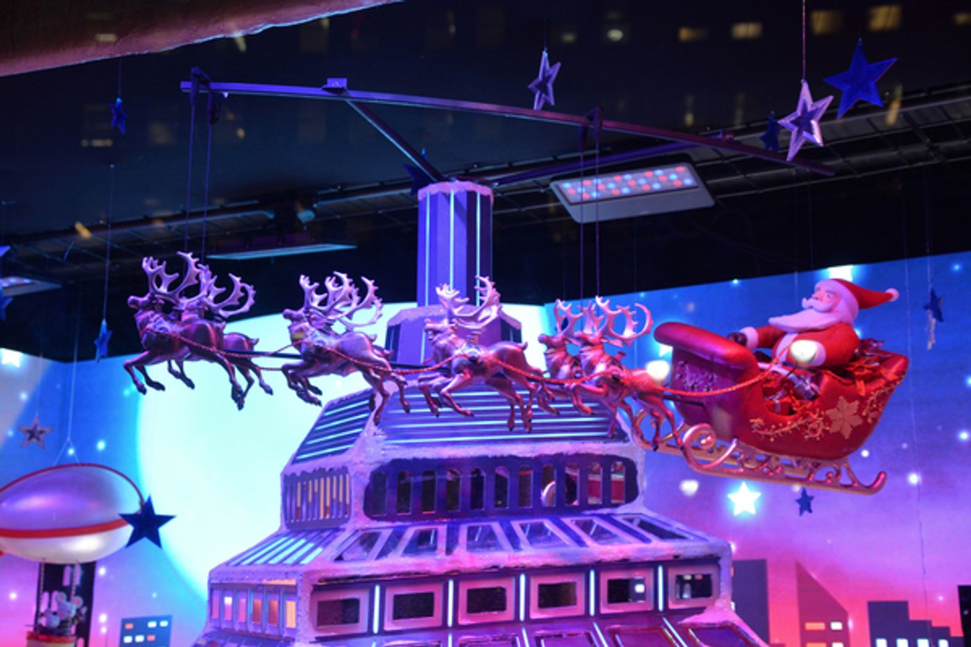 Photo Coverage: The Holidays Are Here! Macy's Unveils Iconic 2017 Windows Displays Photo Coverage: The Holidays Are Here! Macy's Unveils Iconic 2017 Windows Displays Image